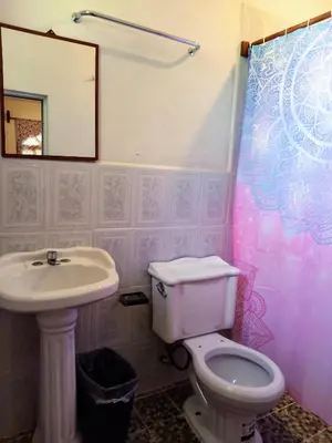 Un baño de Esperanza Casa de Huéspedes