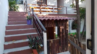 Edificio en el que se encuentra el hostal o pensión