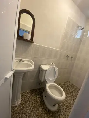 Un baño de ESPERANZA Casa de Huéspedes