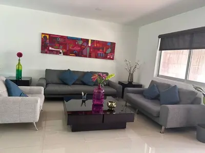 Plano de Comfy House with Heated Pool