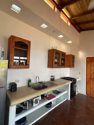 Una cocina o zona de cocina en Cabana Alegria - Ocean View Home - 2 Master Suites