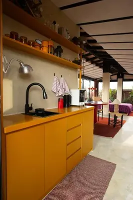 Una cocina o zona de cocina en Rooftop Glass House in Old Town