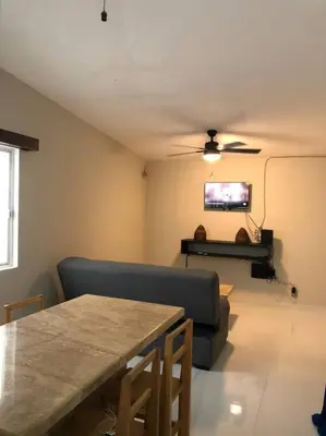 Una televisión o centro de entretenimiento en casa jireh