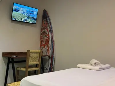 Una televisión o centro de entretenimiento en La puntaSurf