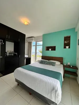 Cama o camas de una habitación en Charming and Family With a pool and ocean view, 3 blocks from the beach, with 2 TVs and Netflix & HBO