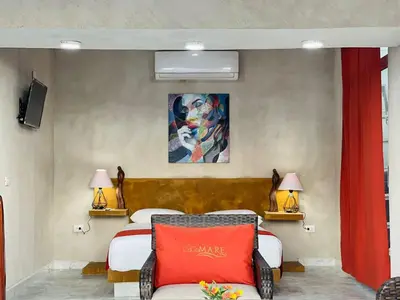 Una televisión o centro de entretenimiento en Villas Coco Mare Suite 3
