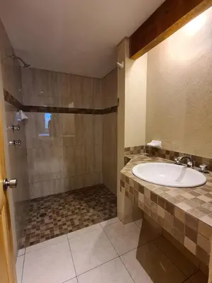 Un baño de Hotel Arcadia Cuernavaca