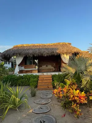 Jardín al aire libre en Lu Vee Oasis