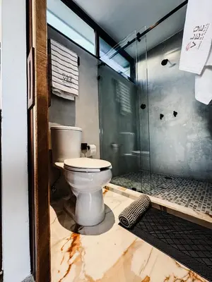 Un baño de Lu Vee Oasis