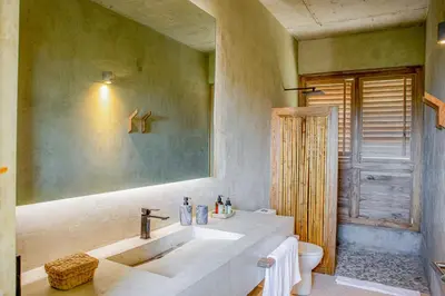 Un baño de Casa Miguana