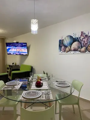 Una televisión o centro de entretenimiento en CaprichoMarina