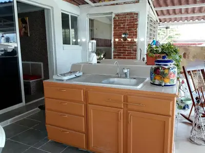 Una cocina o zona de cocina en Bien ubicado, cerca de todo