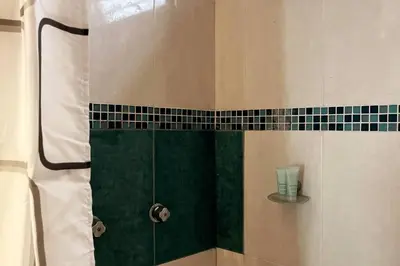 Un baño de CASA MERiTHIA, Céntrica Casa Ejecutiva