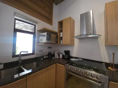 Una cocina o zona de cocina en Remus: Tu Refugio con Rooftop en ValQuirico