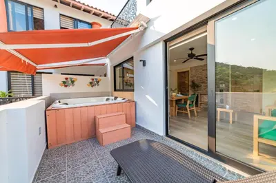 Un balcón o terraza de 3048 - Brisas Condo 3