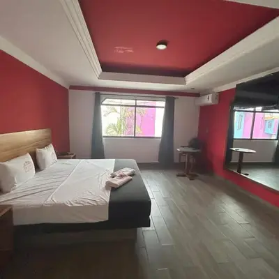Auto Hotel El Cine