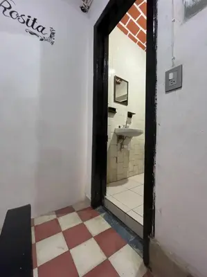 Una televisión o centro de entretenimiento en Rosita