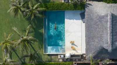 Jardín al aire libre en Casa Yaa - La Flia Beachfront Luxury
