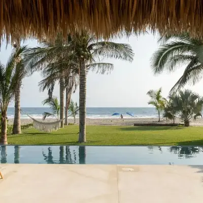 Casa Yaa - La Flia Beachfront Luxury