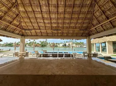 Plano de Departamento acogedor con vista al mar y alberca
