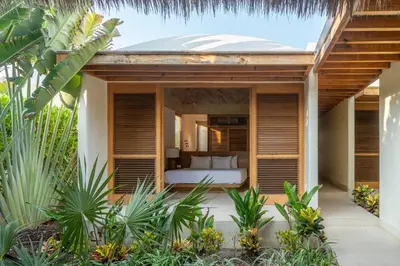 Jardín al aire libre en Casa Nisa - La Flia Beachfront Luxury
