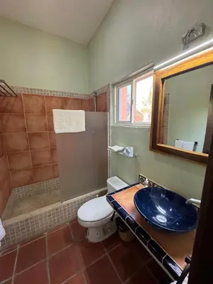 Un baño de Casa de la Roca