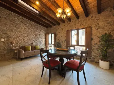Zona de estar de Departamento Carlo Crivelli: Renacimiento en ValQuirico