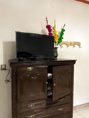 Una televisión o centro de entretenimiento en Hotel Yalnazac Mitla