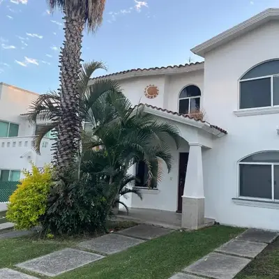 Residencia con alberca privada y jacuzzi en Lomas de Cocoyoc
