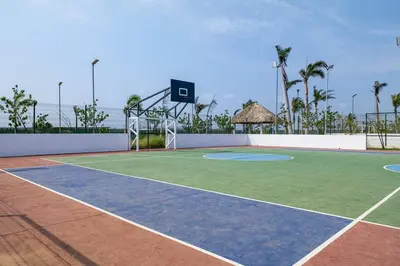 Instalaciones para jugar a tenis o squash en Hermoso Departamento con club de playa en diamante o alrededores