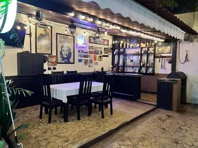 El salón o zona de bar de Casa con alberca 685