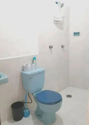 Un baño de chill green beautiful downtown area TV good Wifi