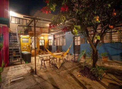 Un patio o zona al aire libre en Laidback tradicional centric Wifi AC TV Terrace