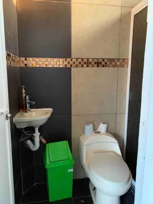 Un baño de Tu Refugio en chachalacas