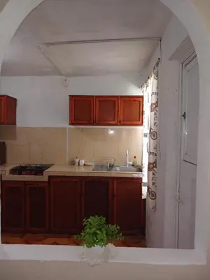 Una cocina o zona de cocina en Cómodo alojamiento para varias personas