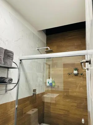 Un baño de Casa Don José TULIPANES Suite