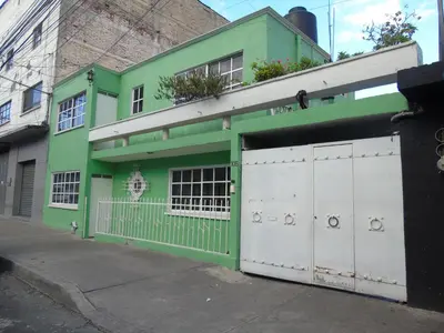 Edificio en el que se encuentra la habitación en casa particular