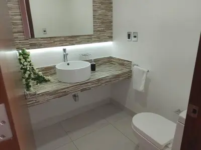 Un baño de Apartamento de lujo Col La Paz 201