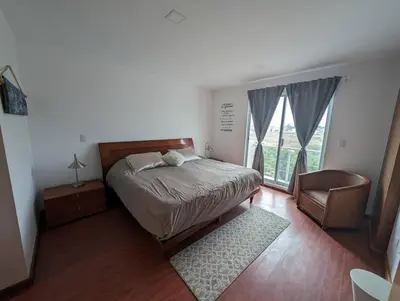 Cama o camas de una habitación en Depto nuevo cerca de parque FINSA