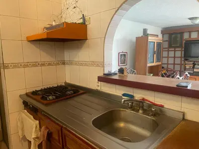 Una cocina o zona de cocina en JB aeropuerto recamara privada