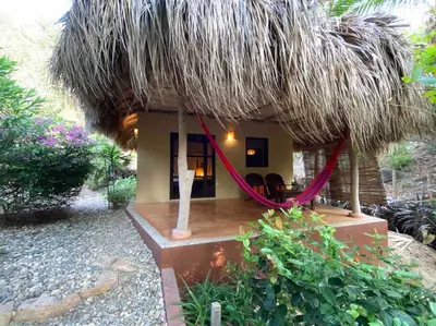 Jardín al aire libre en Cabaña El Cactus Playa Mermejita