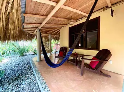 Jardín al aire libre en Cabaña 2 El Cactus Playa Mermejita