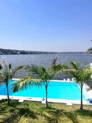 Piscina en o cerca de Casa Mediterránea, lujo y confort junto al lago