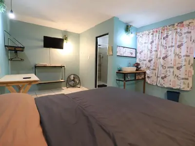 Una televisión o centro de entretenimiento en Casa Corazon Centro
