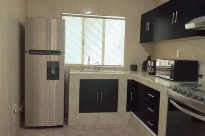 Una cocina o zona de cocina en Casa contemporánea a pasos de galerías y averanda
