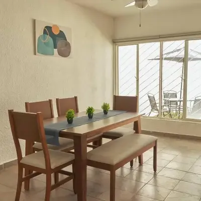 Casa contemporánea a pasos de galerías y averanda