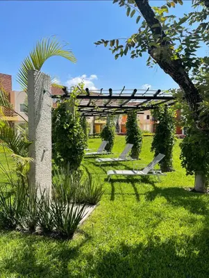 Jardín al aire libre en Casa Sauces Sur, alberca, billar, roof garden privado