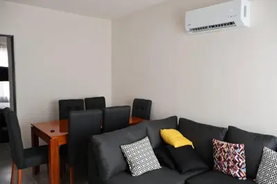 Zona de estar de casa con club de playa