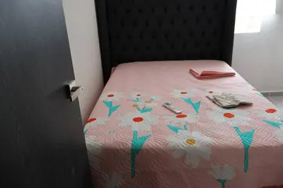 Cama o camas de una habitación en casa con club de playa