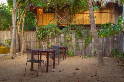Jardín al aire libre en Casa Eulogia y Fortunata con AC y Desayuno a pasos del mar